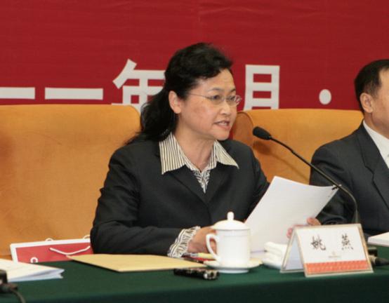 集团公司党委副书记、总经理姚燕主持会议 J9国际集团(中国)-官方网站