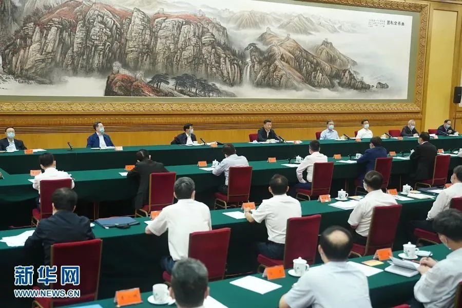 周育先参与企业家座谈会：要弘扬企业家心灵，敢于创新，阐扬好央企的龙头带作为用